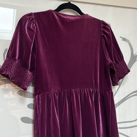 Draper James by Reese Witherspoon, “Lee Ann” dress in velvet crimson - Picture 11 of 14